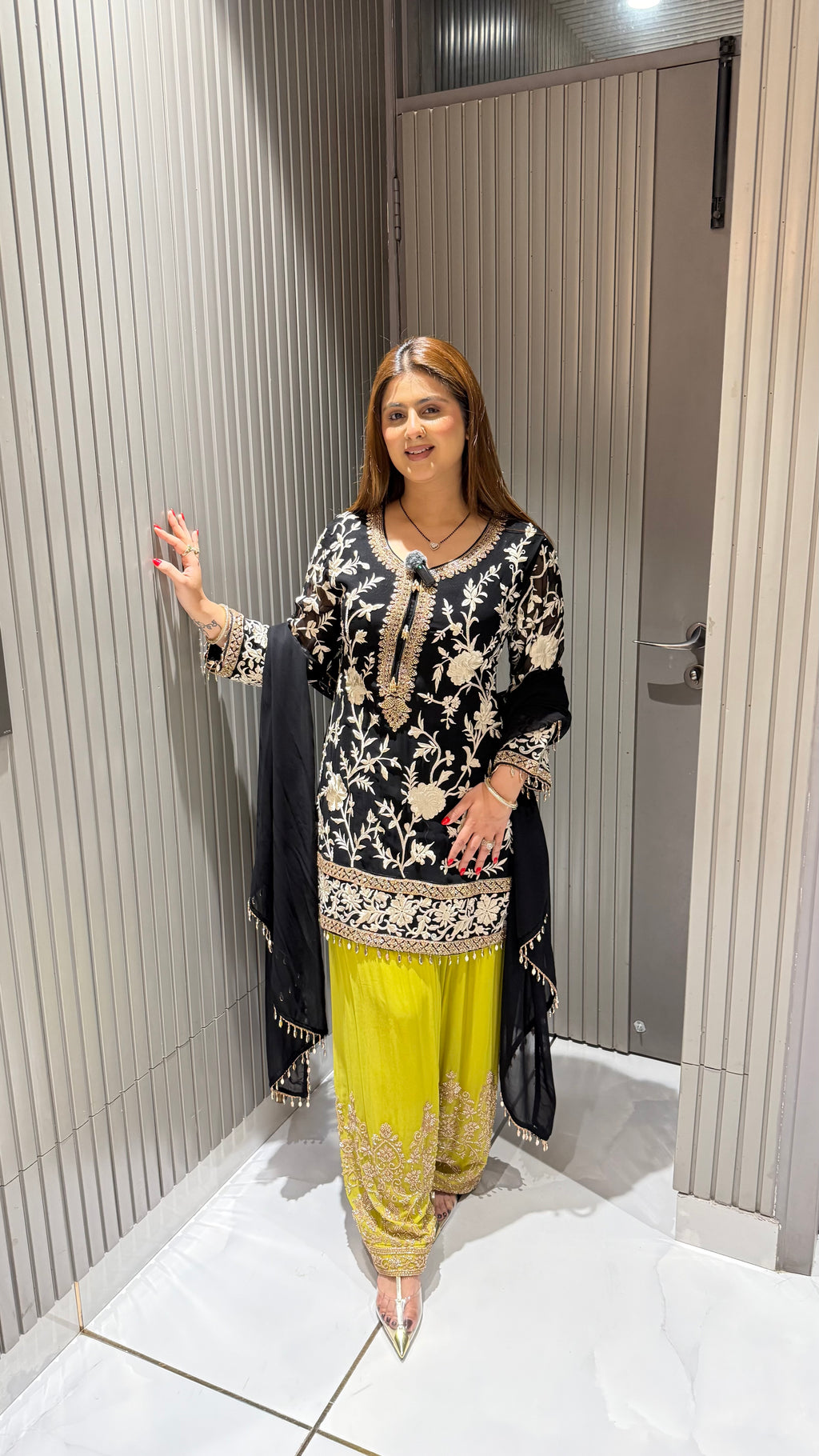 NIVAAH BLACK POP SUIT