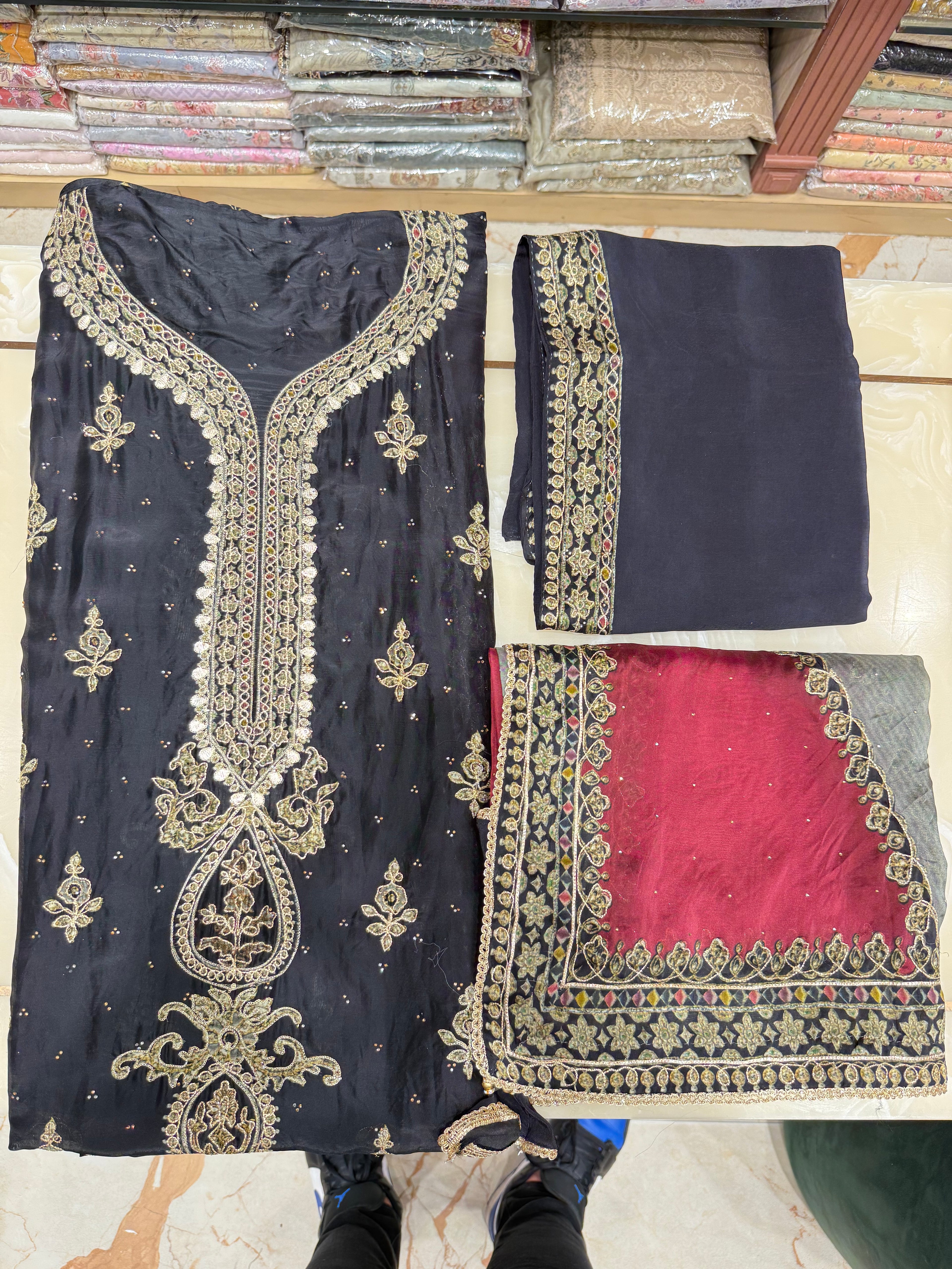 BEGUM BLACK UNSTITCHED SUIT
