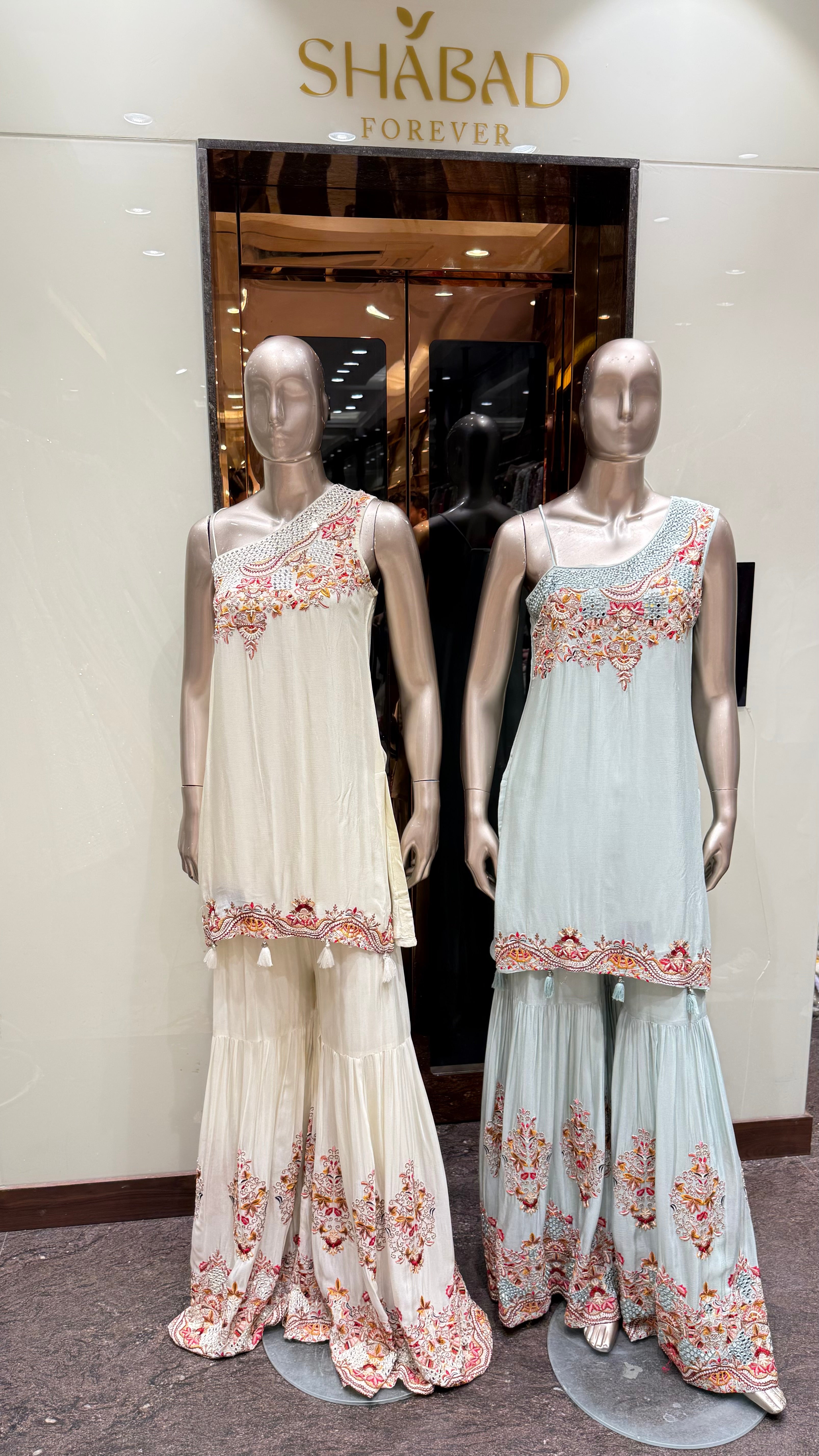 ONE-SHOULDER EMBROIDERED GARARA WITH CAPE