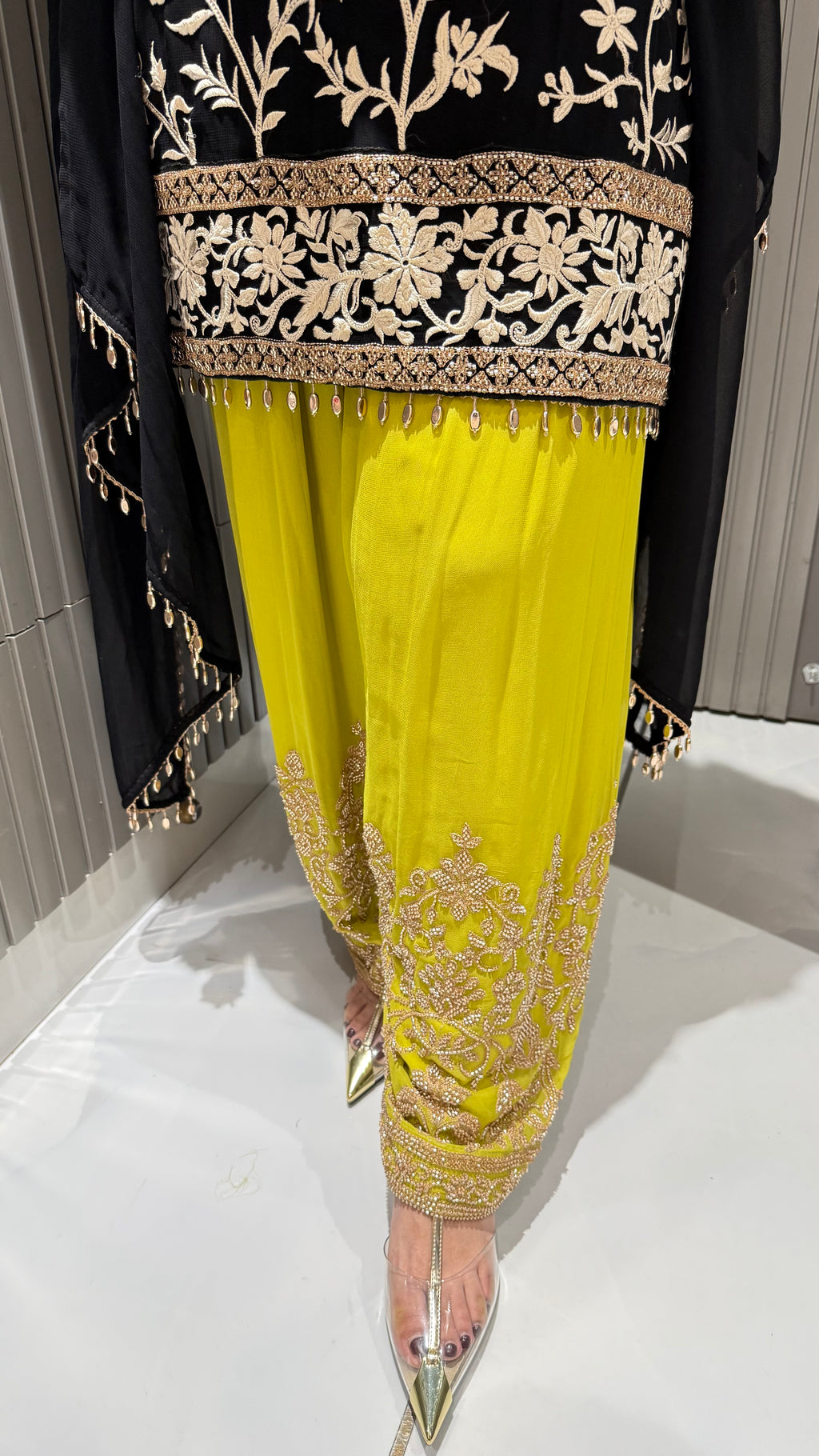 NIVAAH BLACK POP SUIT
