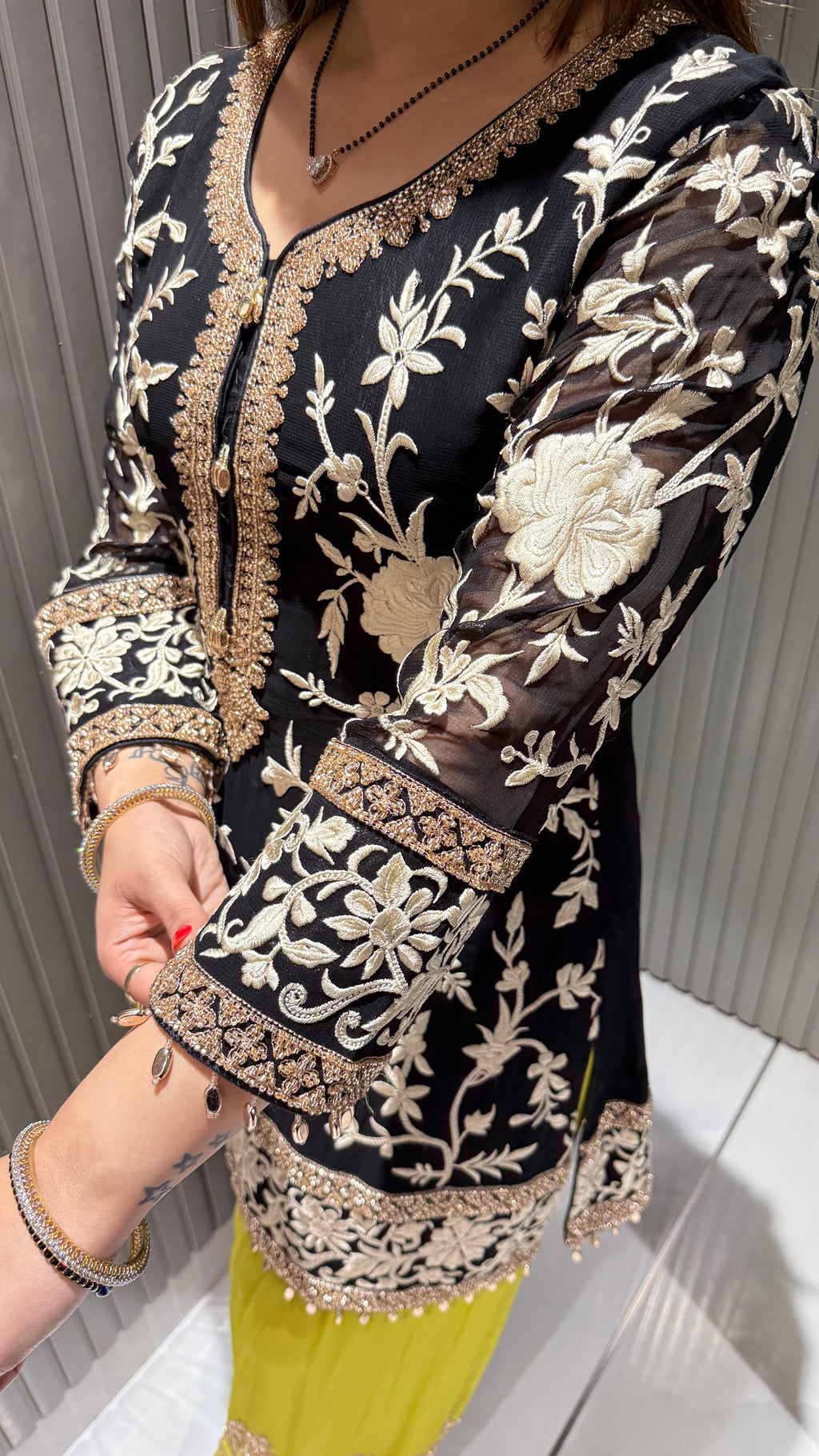 NIVAAH BLACK POP SUIT