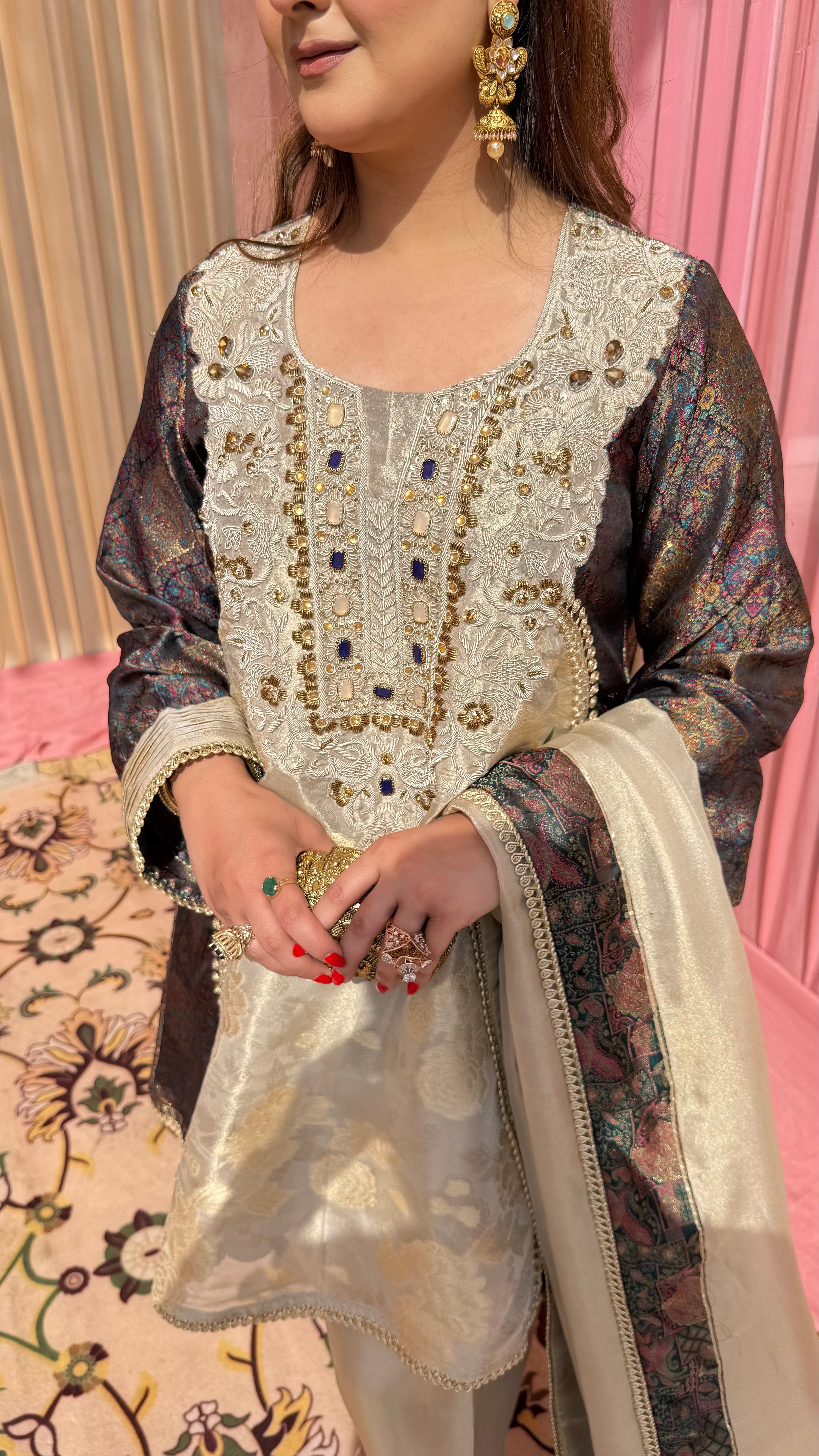 SURKH FARSHI SALWAR SUIT