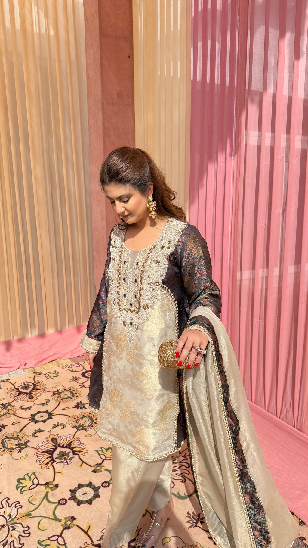 SURKH FARSHI SALWAR SUIT