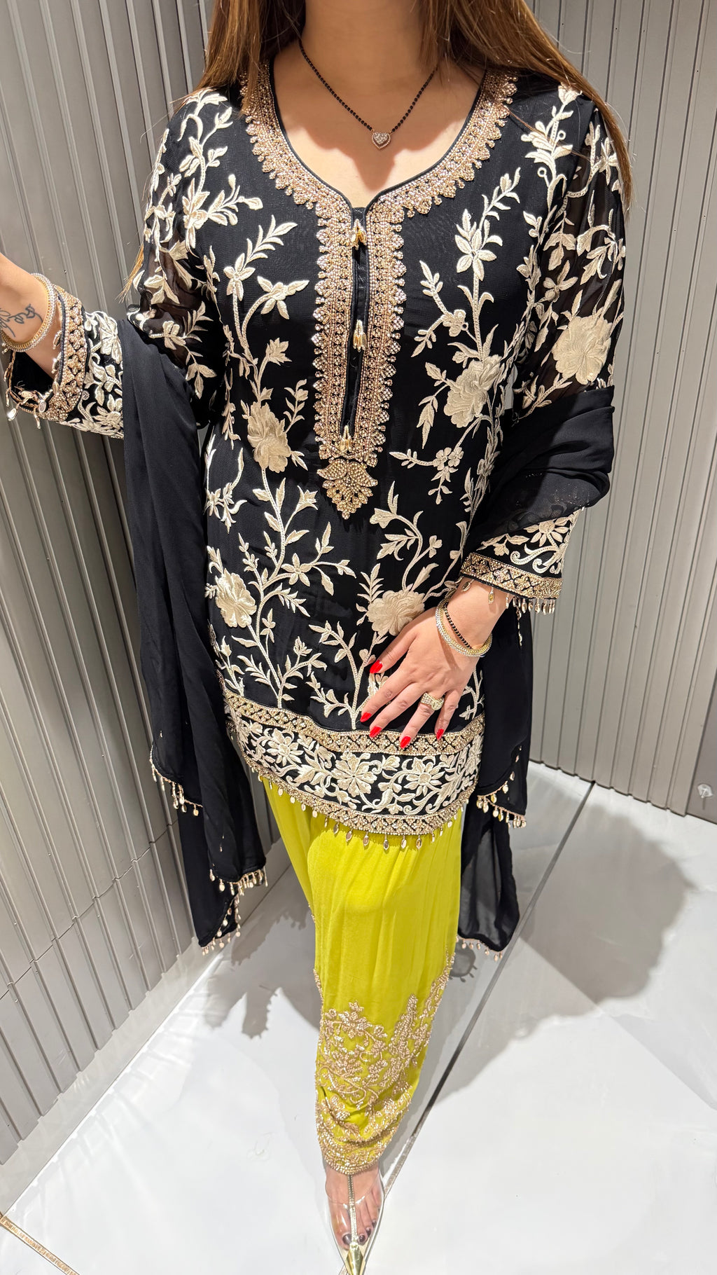 NIVAAH BLACK POP SUIT