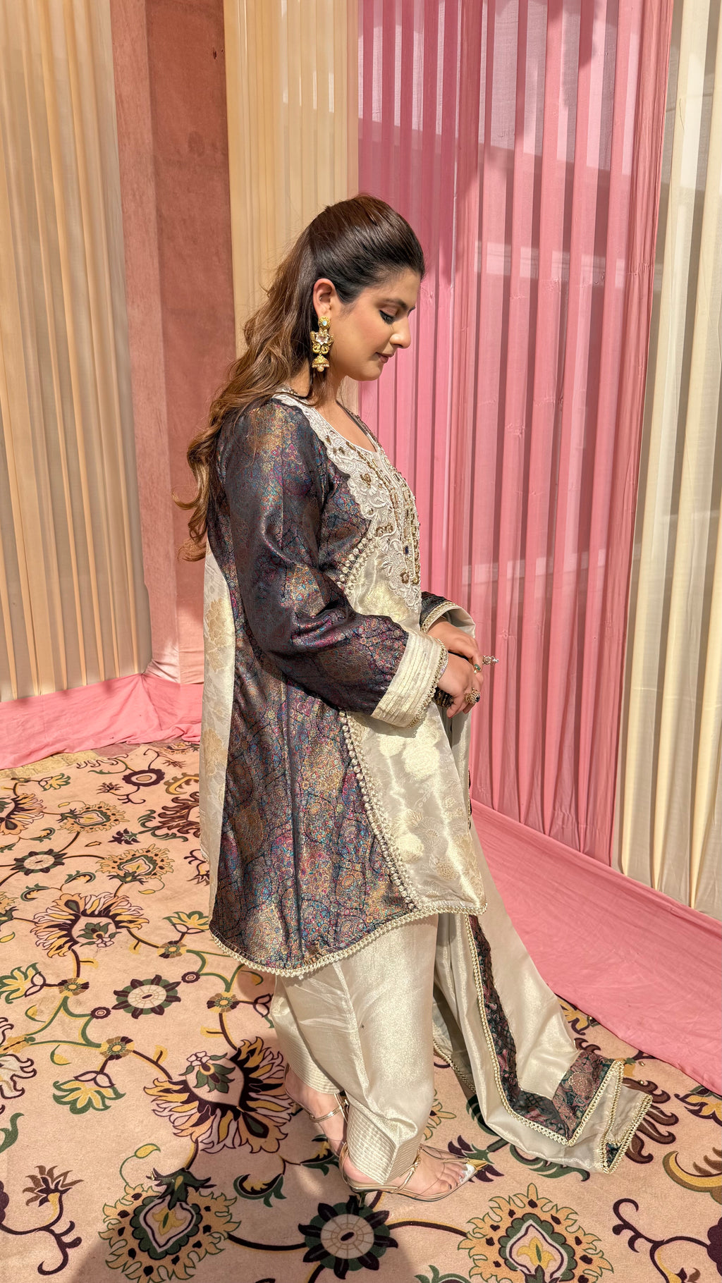 SURKH FARSHI SALWAR SUIT